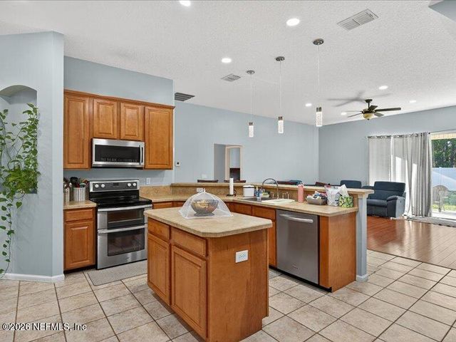 3204 WANDERING OAKS Drive, Orange Park, FL 32065