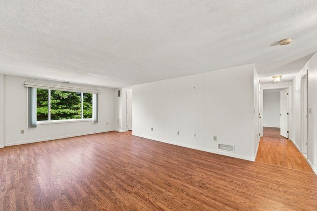 12 Ledgewood Way 21, Peabody, MA 01960