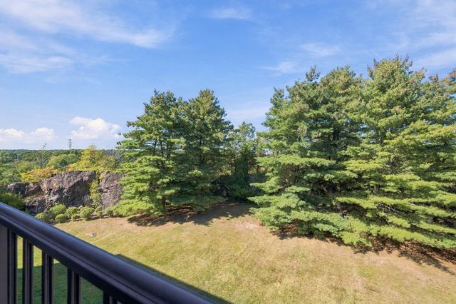 12 Ledgewood Way 21, Peabody, MA 01960