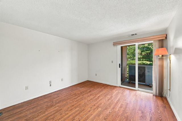 12 Ledgewood Way 21, Peabody, MA 01960