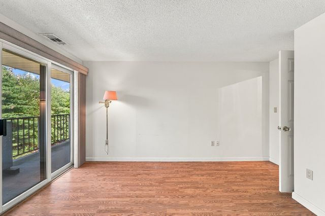 12 Ledgewood Way 21, Peabody, MA 01960