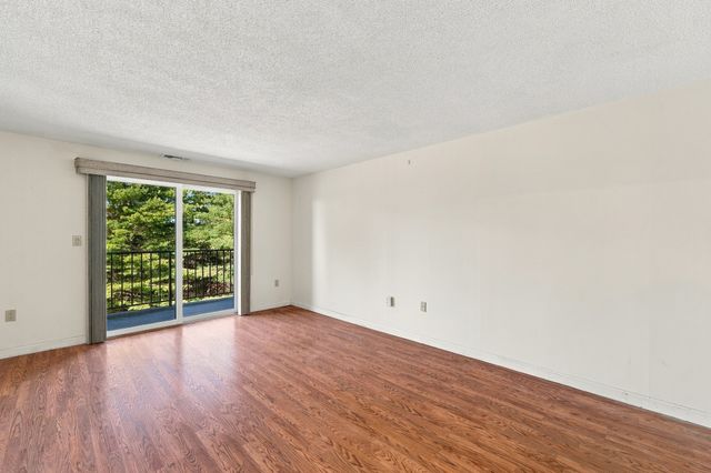 12 Ledgewood Way 21, Peabody, MA 01960