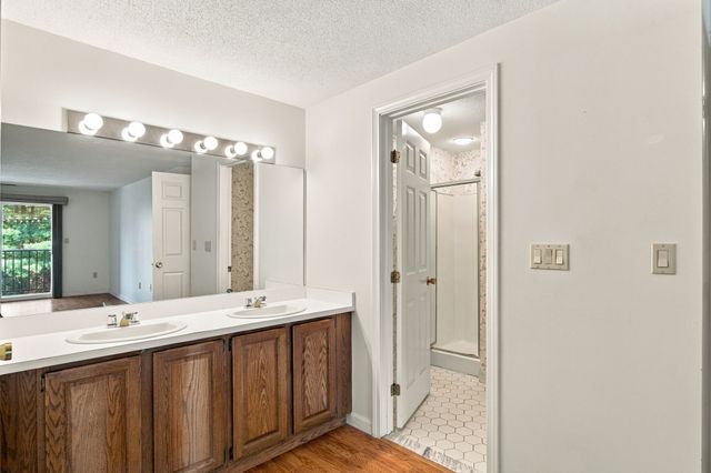 12 Ledgewood Way 21, Peabody, MA 01960