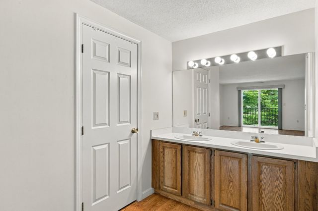 12 Ledgewood Way 21, Peabody, MA 01960