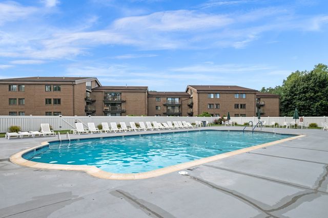 12 Ledgewood Way 21, Peabody, MA 01960