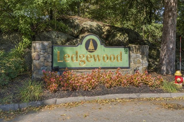 12 Ledgewood Way 21, Peabody, MA 01960