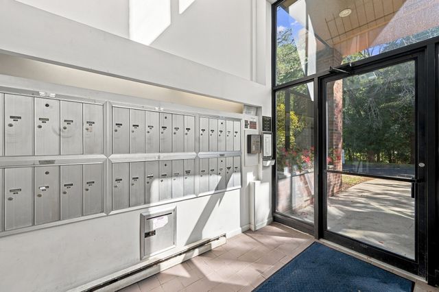 12 Ledgewood Way 21, Peabody, MA 01960
