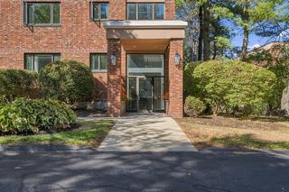 12 Ledgewood Way 21, Peabody, MA 01960