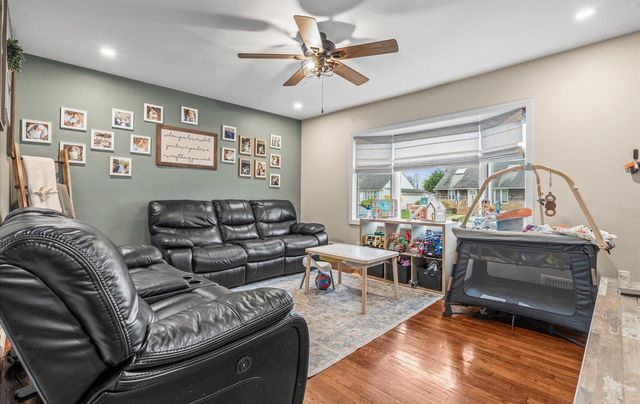 20 Kensington Avenue, Massapequa, NY 11758
