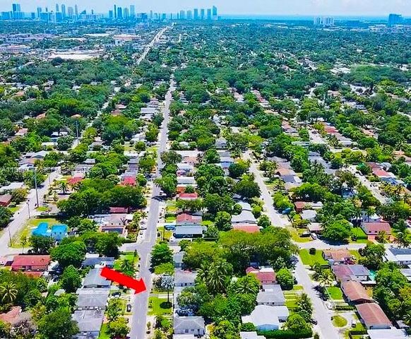 270 NE 162nd St B, Miami, FL 33162