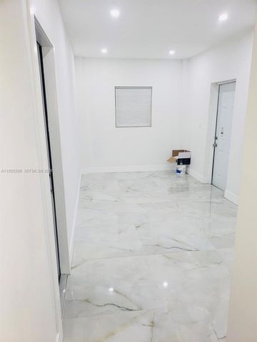 270 NE 162nd St B, Miami, FL 33162