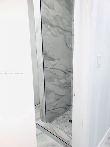 270 NE 162nd St B, Miami, FL 33162