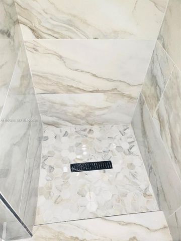 270 NE 162nd St B, Miami, FL 33162