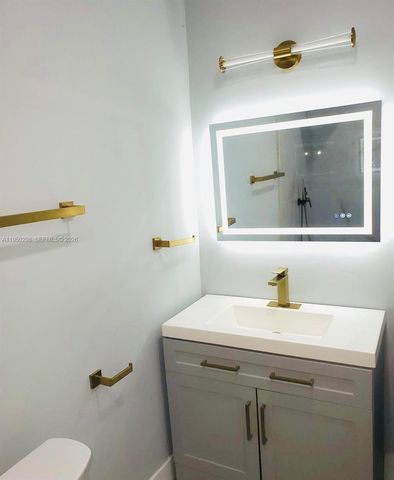 270 NE 162nd St B, Miami, FL 33162