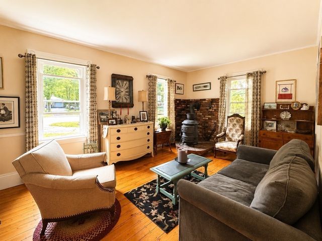 437 High St, Hanson, MA 02341