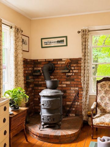 437 High St, Hanson, MA 02341