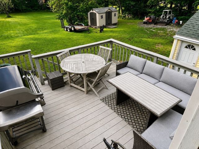 437 High St, Hanson, MA 02341