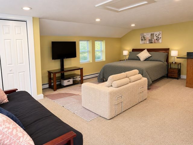 437 High St, Hanson, MA 02341