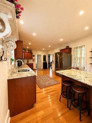 437 High St, Hanson, MA 02341