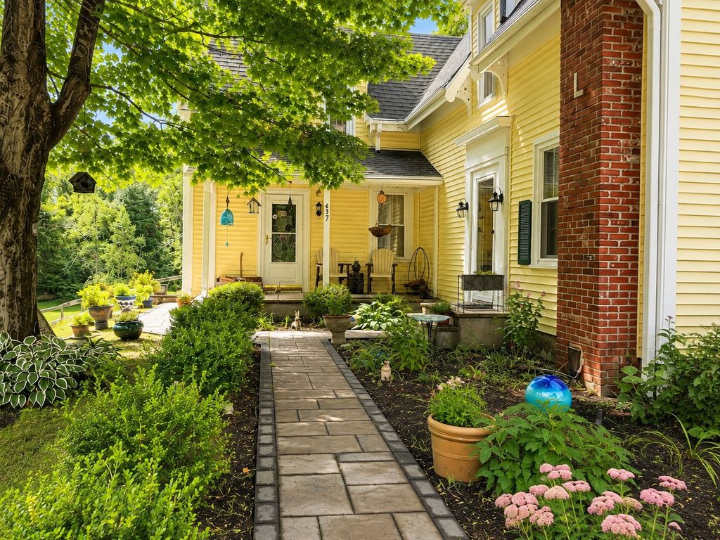 437 High St, Hanson, MA 02341