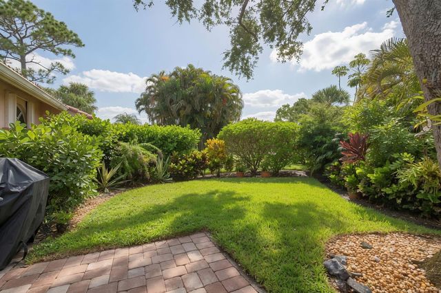 1602 Rosewood Way, Palm Beach Gardens, FL 33418