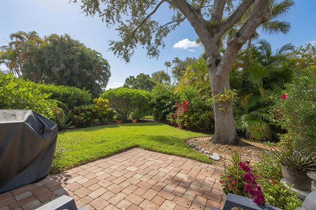 1602 Rosewood Way, Palm Beach Gardens, FL 33418