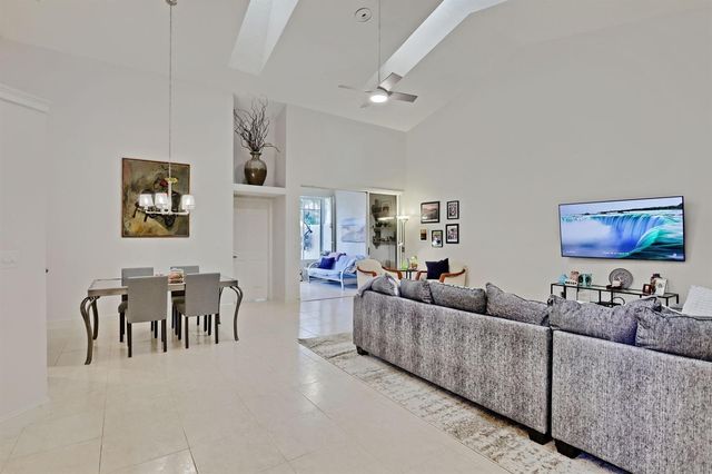 1602 Rosewood Way, Palm Beach Gardens, FL 33418