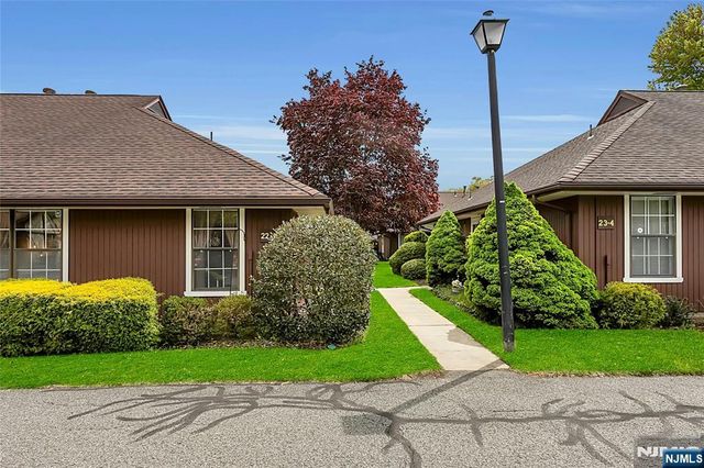 22-1 Tamaron Drive, Waldwick, NJ 07463