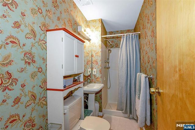 22-1 Tamaron Drive, Waldwick, NJ 07463