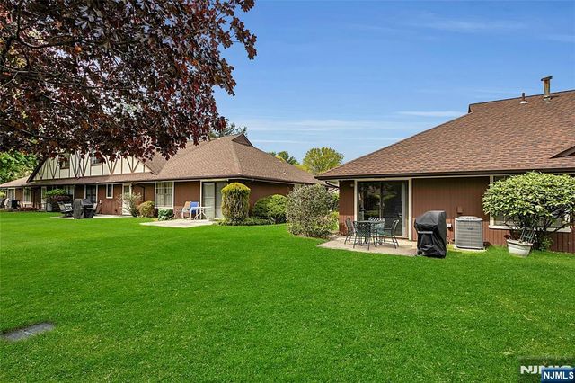 22-1 Tamaron Drive, Waldwick, NJ 07463
