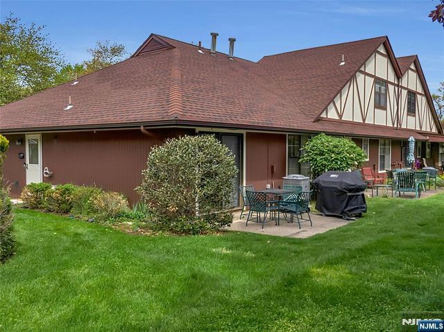 22-1 Tamaron Drive, Waldwick, NJ 07463