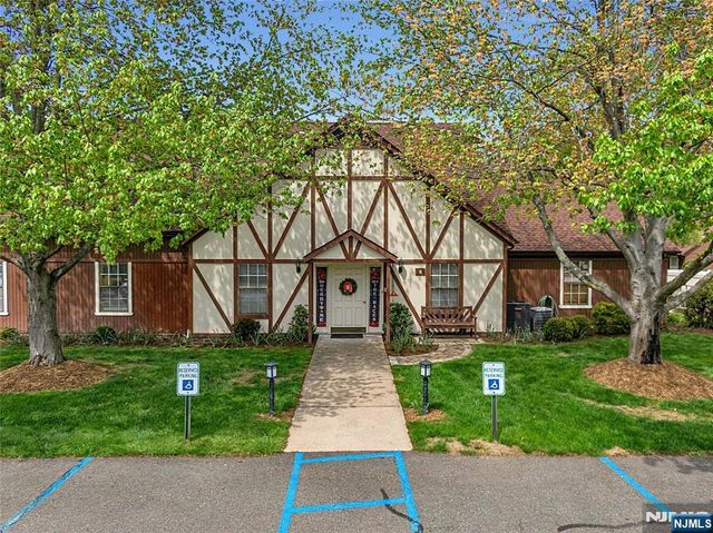 22-1 Tamaron Drive, Waldwick, NJ 07463