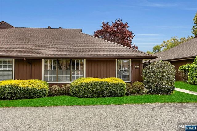 22-1 Tamaron Drive, Waldwick, NJ 07463