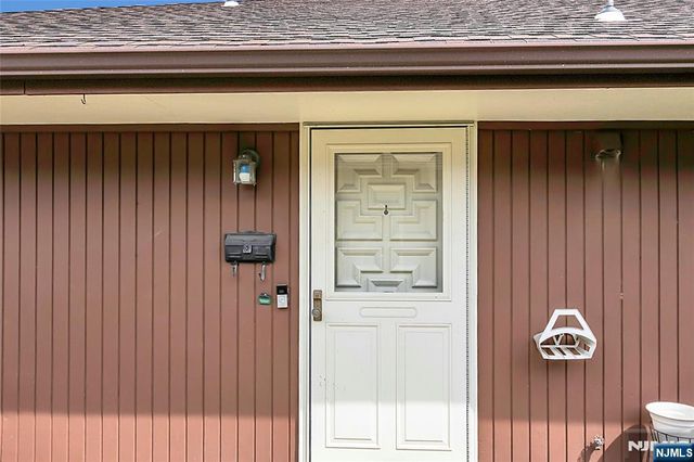 22-1 Tamaron Drive, Waldwick, NJ 07463