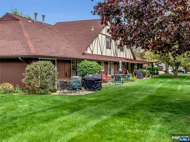 22-1 Tamaron Drive, Waldwick, NJ 07463