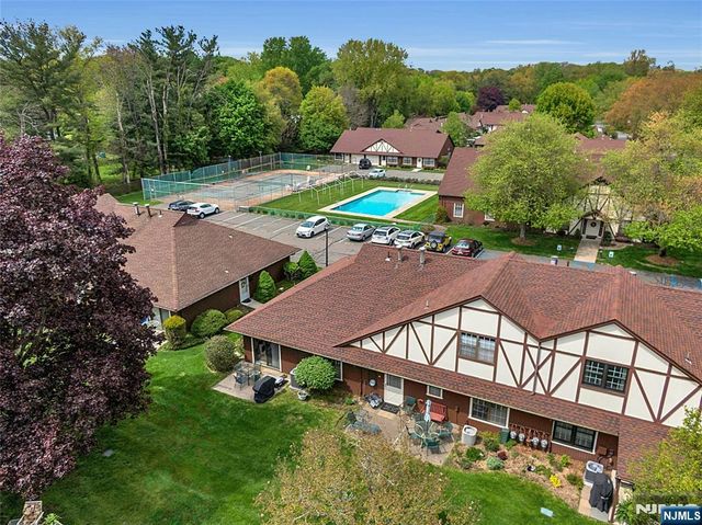 22-1 Tamaron Drive, Waldwick, NJ 07463