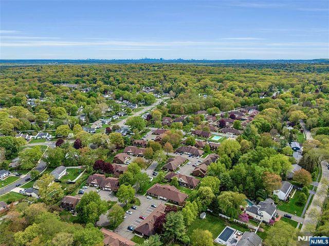 22-1 Tamaron Drive, Waldwick, NJ 07463