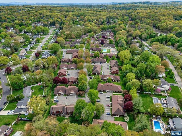 22-1 Tamaron Drive, Waldwick, NJ 07463