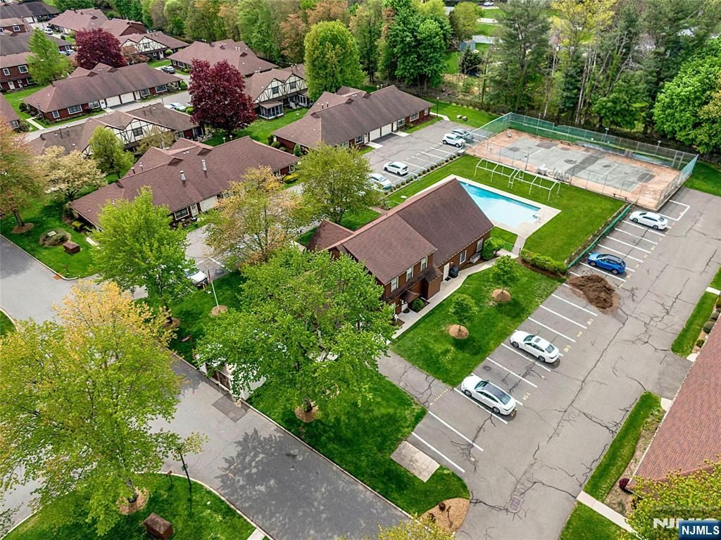 22-1 Tamaron Drive, Waldwick, NJ 07463