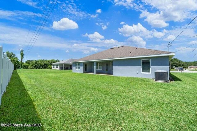 147 SW Whirl Street SW, Palm Bay, FL 32908
