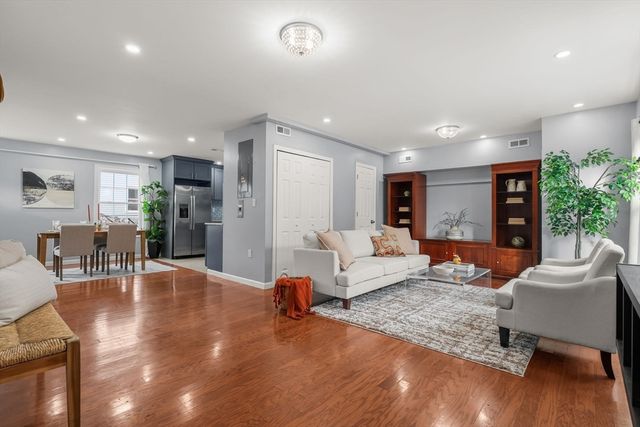 32 Alma St 32, Lawrence, MA 01841