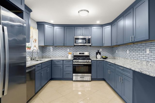 32 Alma St 32, Lawrence, MA 01841