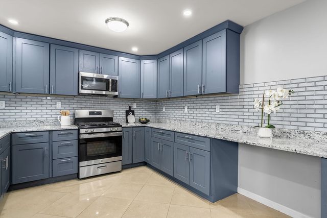 32 Alma St 32, Lawrence, MA 01841