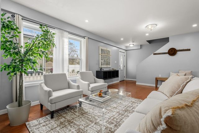 32 Alma St 32, Lawrence, MA 01841