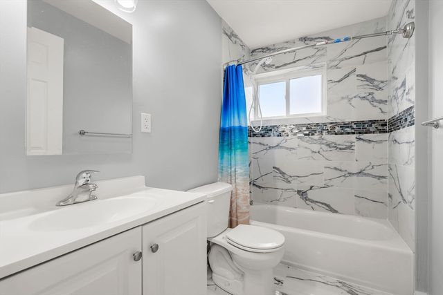 32 Alma St 32, Lawrence, MA 01841