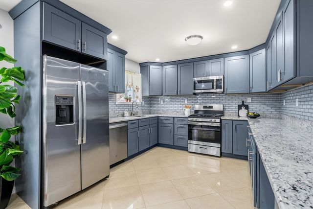 32 Alma St 32, Lawrence, MA 01841