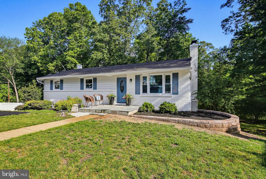 Image 2 of property listing at 3 BELHAVEN CT, Severna Park, MD 21146