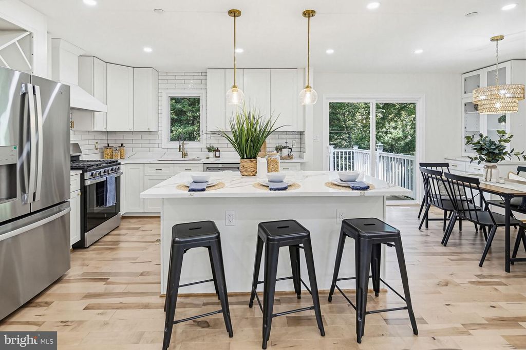 Image 16 of property listing at 3 BELHAVEN CT, Severna Park, MD 21146