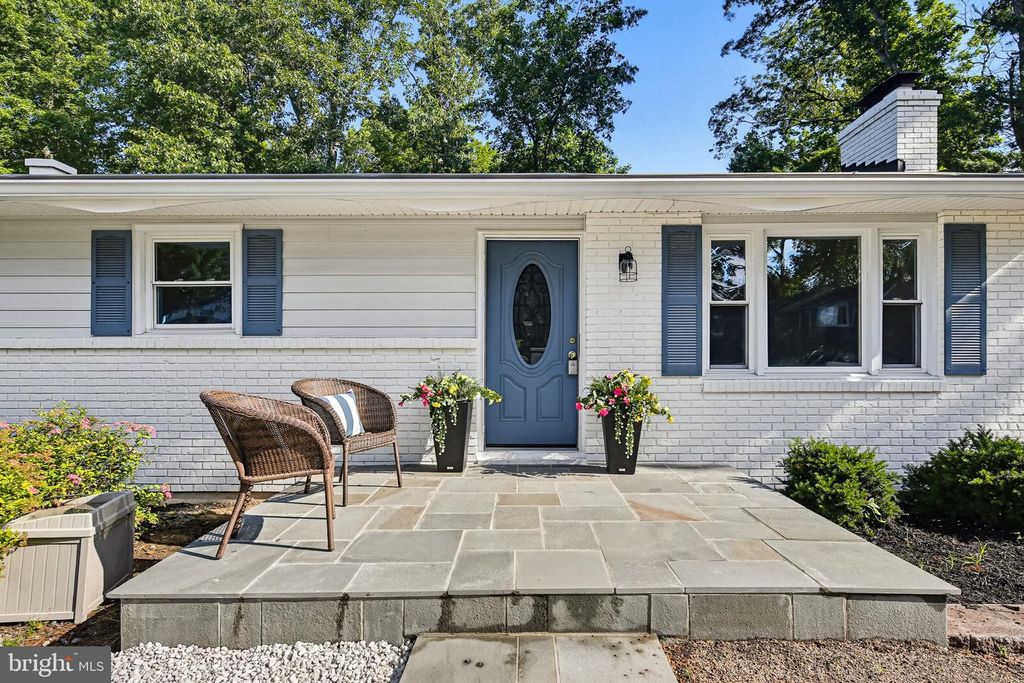 Image 3 of property listing at 3 BELHAVEN CT, Severna Park, MD 21146