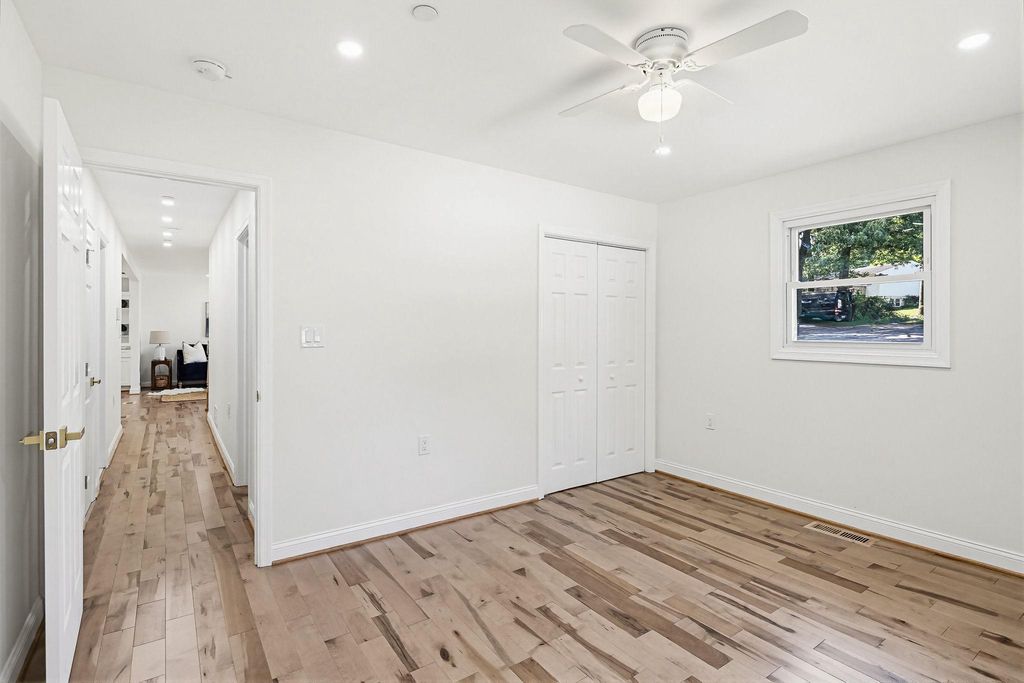 Image 21 of property listing at 3 BELHAVEN CT, Severna Park, MD 21146